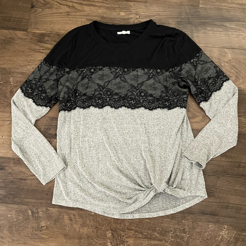 Lot of 6 Stylish Women's Sweaters and Tops - Picture 13 of 14